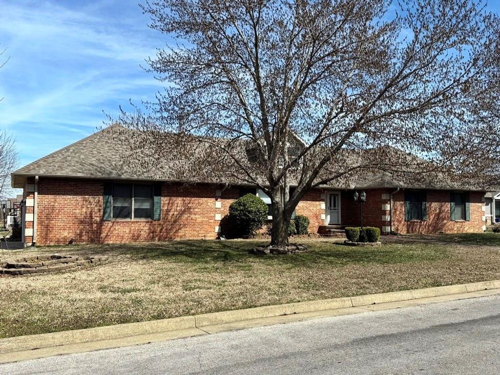 Photo of 2004 N Lynn Street, Nevada, MO 64772 (MLS # 2607983)