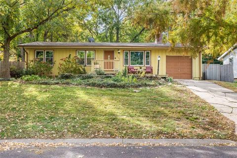 Photo of 6720 Hadley Lane, Overland Park, KS 66204 (MLS # 2585052)