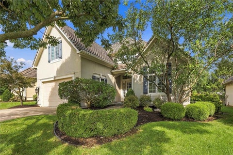 Photo of 5272 W 150th Terrace, Leawood, KS 66224 (MLS # 2639744)