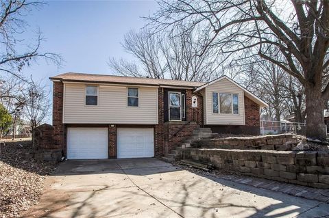 925 NW Canterbury Court Blue Springs MO 64015
