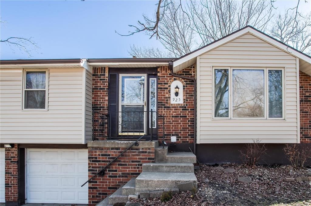 925 NW Canterbury Court