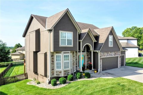 Photo of 2221 Hawk View Road, Lees Summit, MO 64082 (MLS # 2624638)