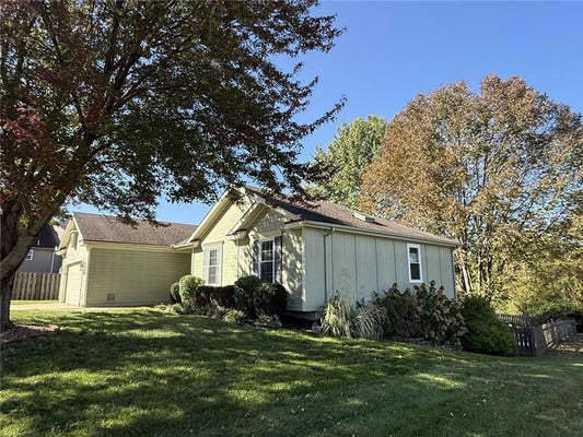 5516 NE SUNSHINE DR, LEES SUMMIT, MO 64064 - Image c0a9ebf298b75ea2b970450ec2b008bd/479379245