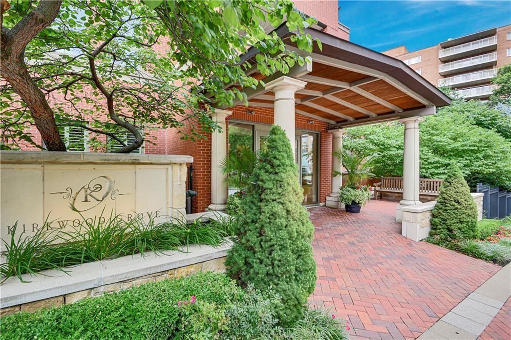 Photo of 4900 Central Street #104, Kansas City, MO 64112 (MLS # 2592500)