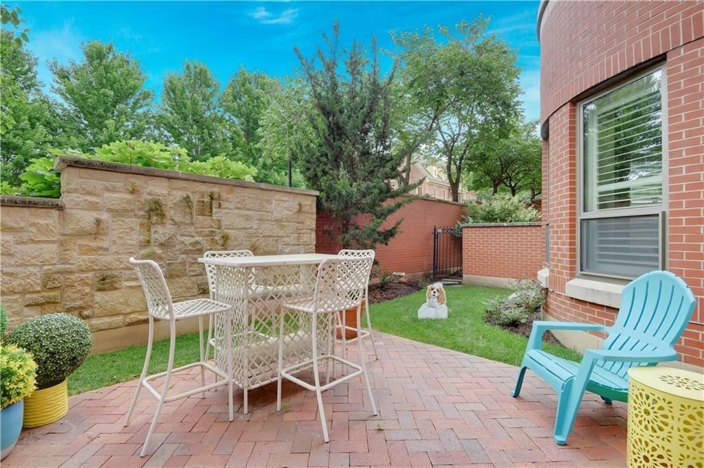 Photo of 4900 Central Street #104, Kansas City, MO 64112 (MLS # 2592500)