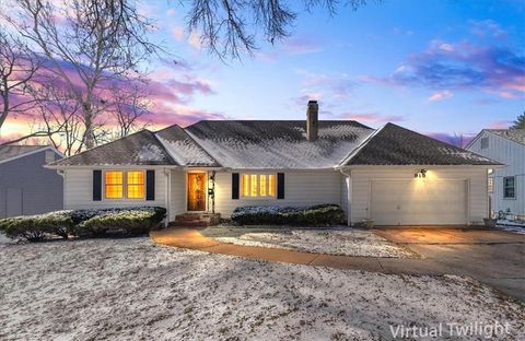 915 W 85th Street, Kansas City, MO 64114 - #: 2604627