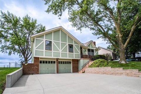 Photo of 507 NE Karapat Drive, Kansas City, MO 64155 (MLS # 2627640)