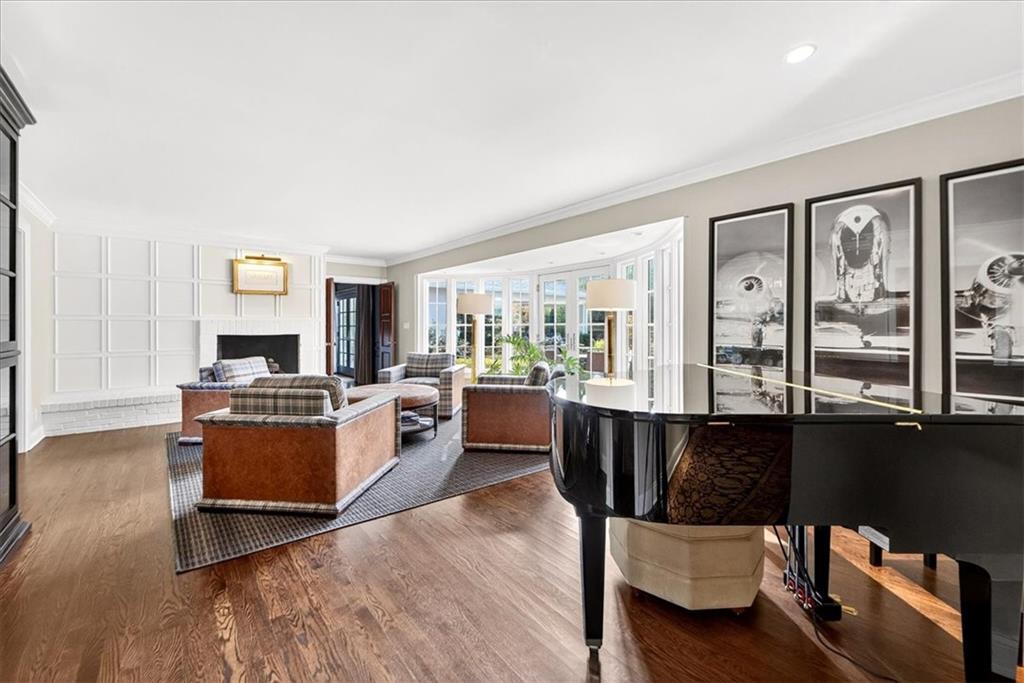 1055 W 54th Street
