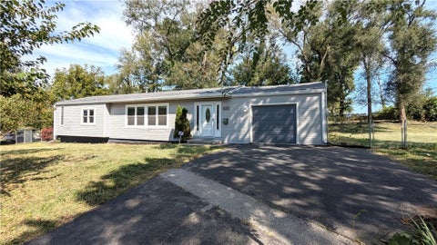 Photo of 2201 NW Vesper Street, Blue Springs, MO 64015 (MLS # 2640545)
