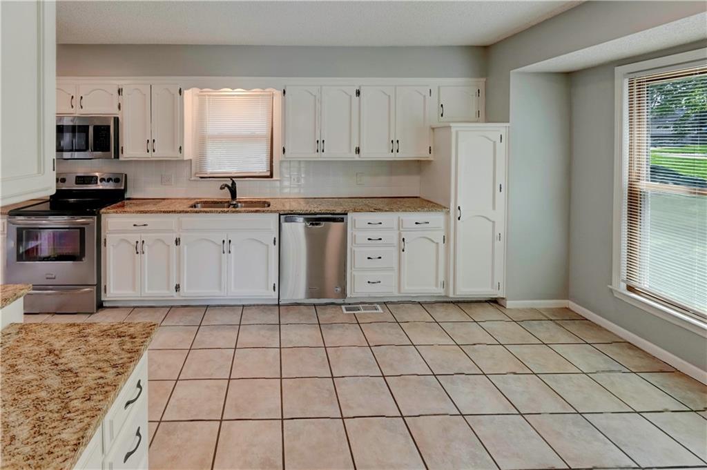 Blue Springs, Missouri 64015, United States, 4 Bedrooms Bedrooms, ,3 BathroomsBathrooms,Residential,Active,131463