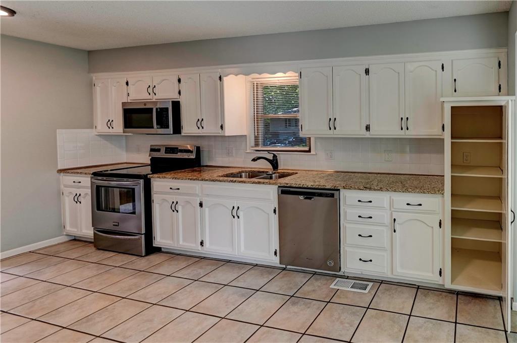 Blue Springs, Missouri 64015, United States, 4 Bedrooms Bedrooms, ,3 BathroomsBathrooms,Residential,Active,131463