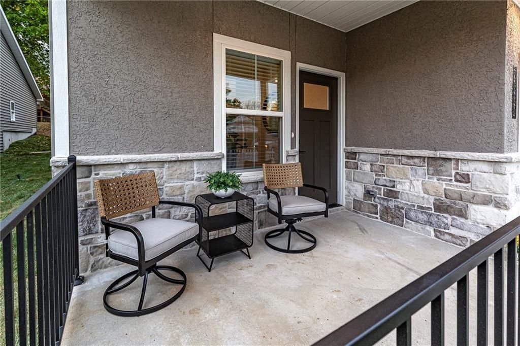 Photo of 5834 Hunter Court, Raytown, MO 64133 (MLS # 2608373)