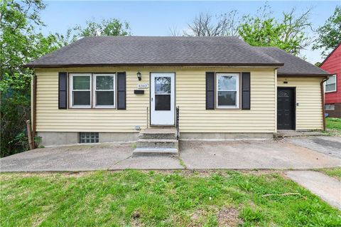 Photo of 4342 LISTER Avenue, Kansas City, MO 64130 (MLS # 2615818)
