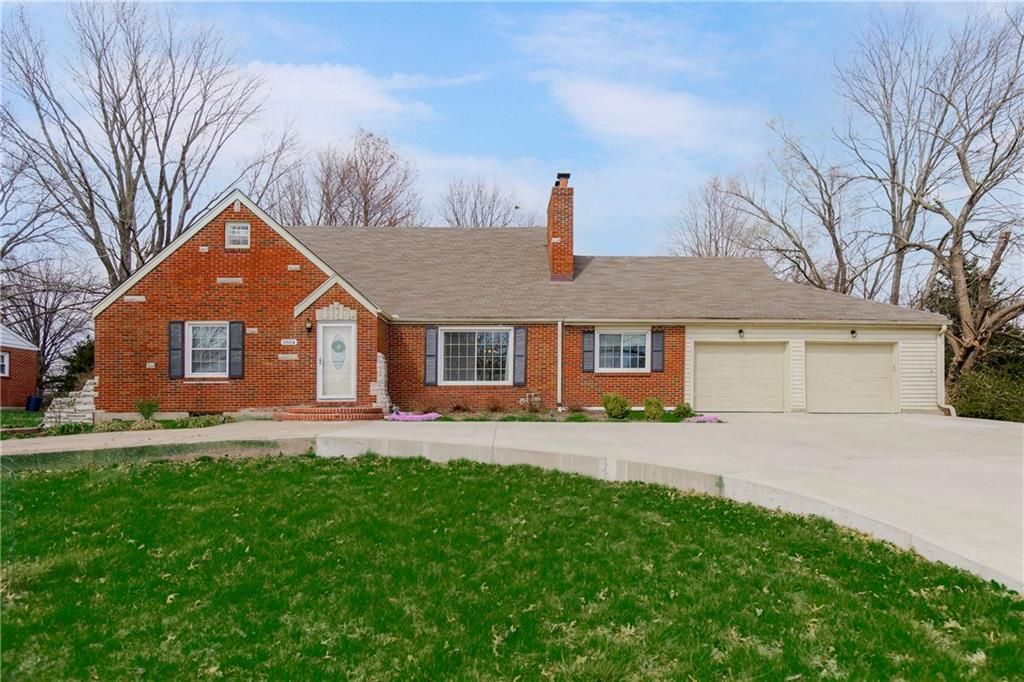 Photo of 1804 W Liberty Drive, Liberty, MO 64068 (MLS # 2608970)