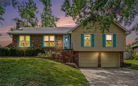 Photo of 4905 NW 67th Street, Kansas City, MO 64151 (MLS # 2632936)