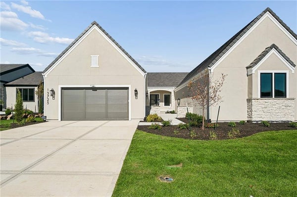 13725 PEMBROKE LN, OVERLAND PARK, KS 66224 - Image c19f7f7d63d2c9f5a91d5e5f7b701230/3878358315