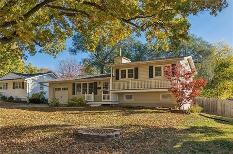 Photo of 7425 Melrose Lane, Shawnee, KS 66203 (MLS # 2584420)