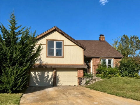 Photo of 532 N Persimmon Drive, Olathe, KS 66061 (MLS # 2646371)