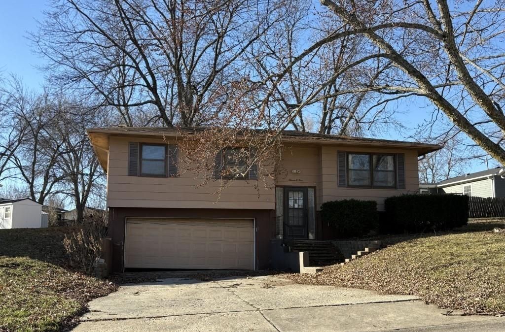 Photo of 1104 E Halsey Street, Maryville, MO 64468 (MLS # 2607935)