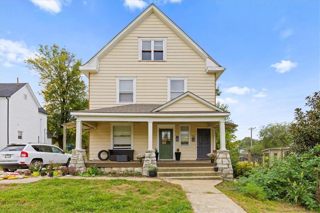 743-745 Tauromee Avenue