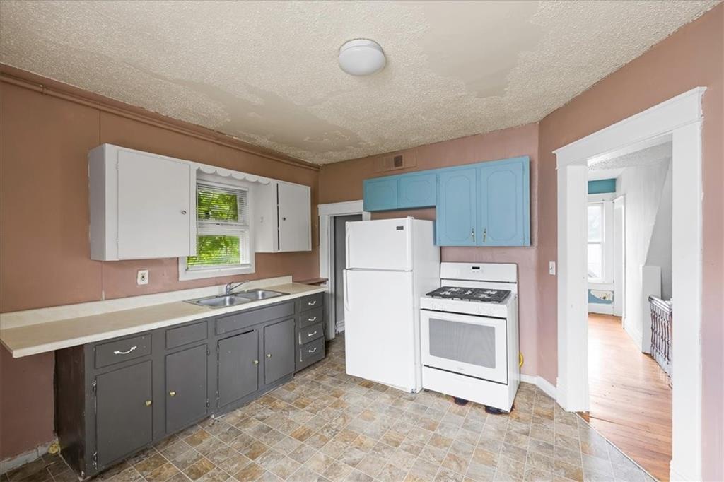 743-745 Tauromee Avenue