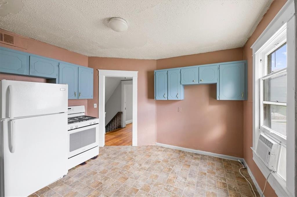 743-745 Tauromee Avenue