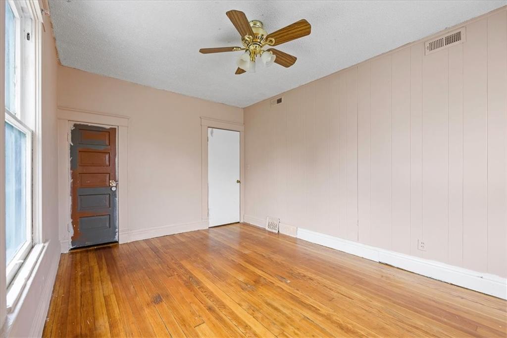 743-745 Tauromee Avenue