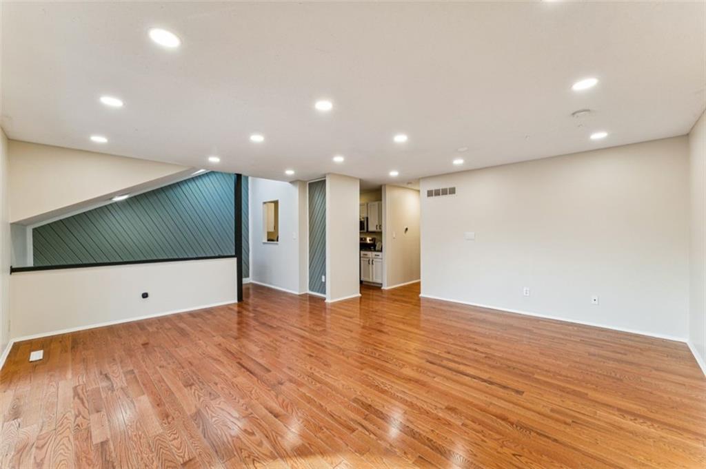 10902 Bradshaw Street