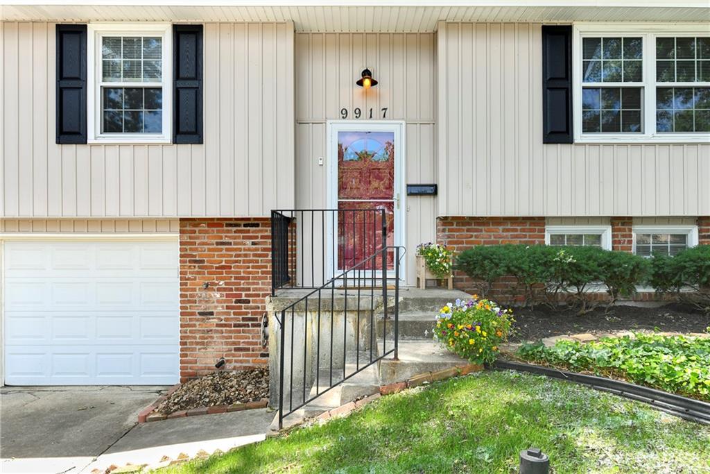 9917 W 65th Place