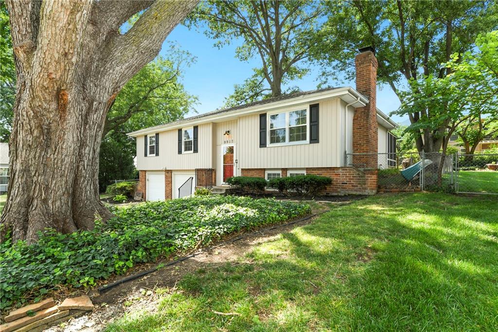 9917 W 65th Place