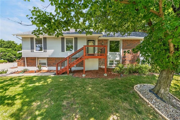 7401 N STRATHBURY AVE, KANSAS CITY, MO 64151 - Image c2711e8f9d2faf708d6719ebb8e389d4/1165536763
