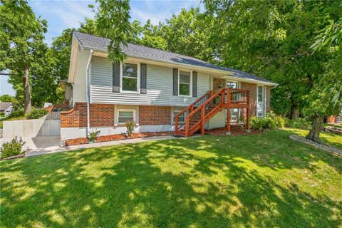 Photo of 7401 N Strathbury Avenue, Kansas City, MO 64151 (MLS # 2632755)
