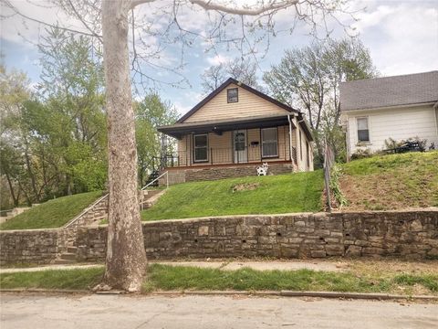 2011 poplar Avenue, Kansas City, MO 64127 - MLS#: 2543845