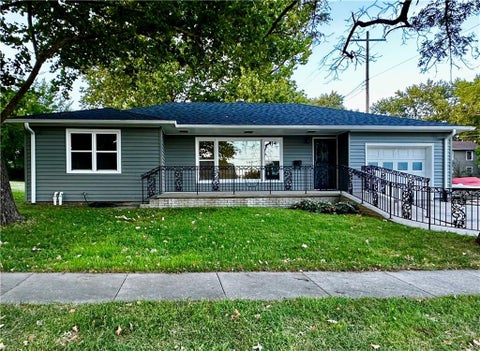 Photo of 203 W 11th Street W, Maryville, MO 64468 (MLS # 2641118)