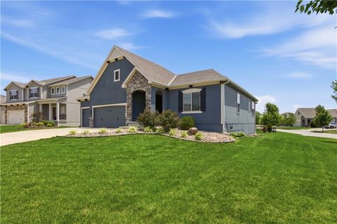 Photo of 16989 S Heatherwood Street, Olathe, KS 66062 (MLS # 2624741)