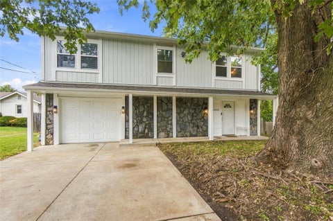 Photo of 11810 W 79TH Street, Lenexa, KS 66214 (MLS # 2643428)