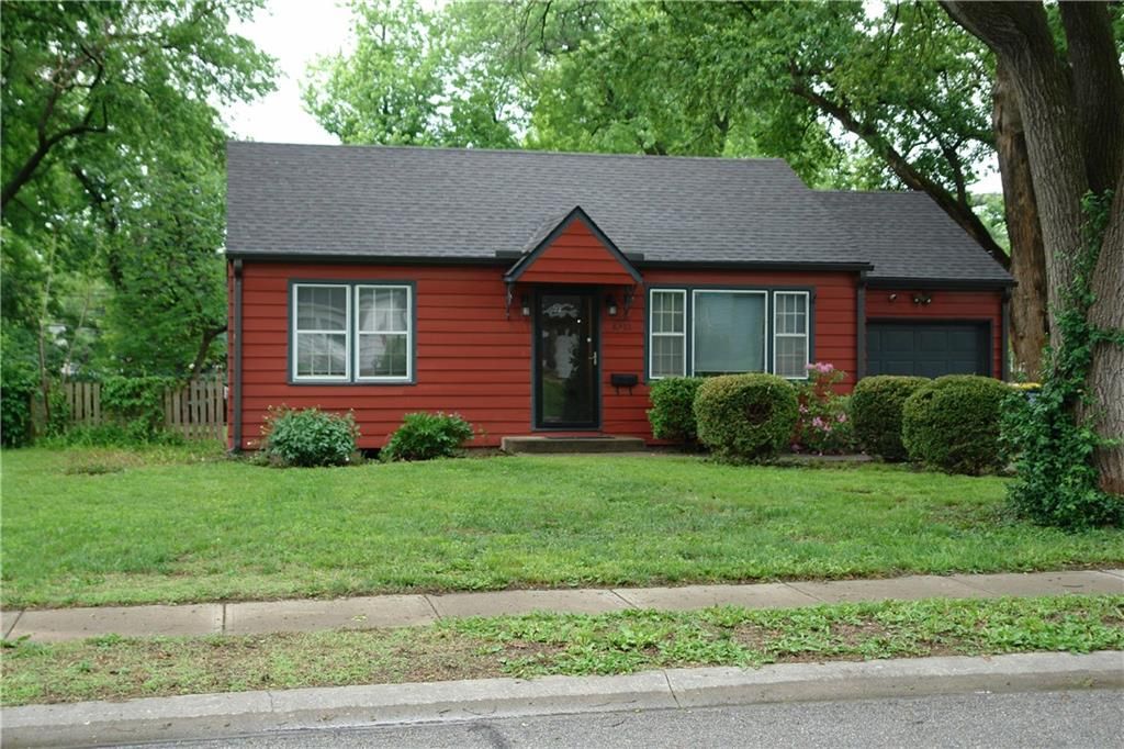 Photo of 8212 Mackey Street, Overland Park, KS 66204 (MLS # 2617140)