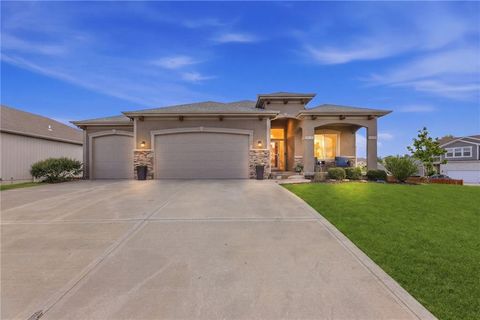 Photo of 9003 NE 111th Place, Kansas City, MO 64157 (MLS # 2614238)