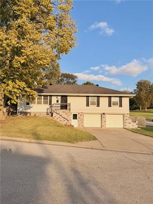 3831 S KIGER RD, INDEPENDENCE, MO 64055 - Image c2e58e8d2ed5fc4bbbb9b366c291eafa/3790121199