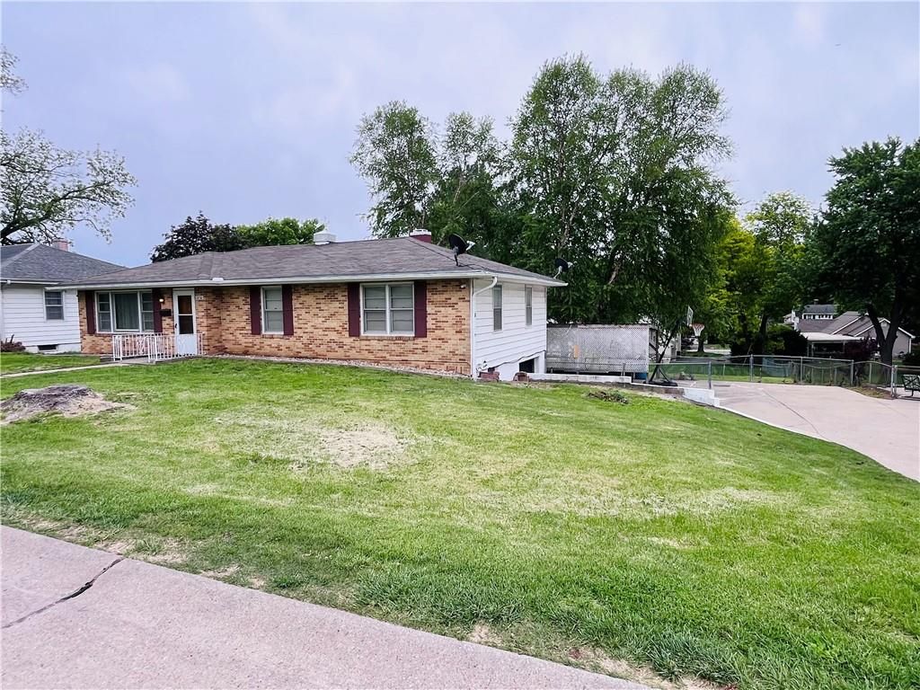 Photo of 2820 Clay Street, St Joseph, MO 64501 (MLS # 2618505)
