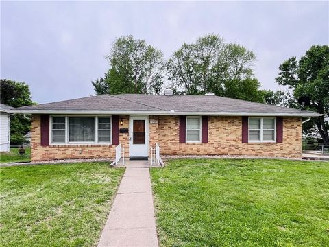 Photo of 2820 Clay Street, St Joseph, MO 64501 (MLS # 2618505)