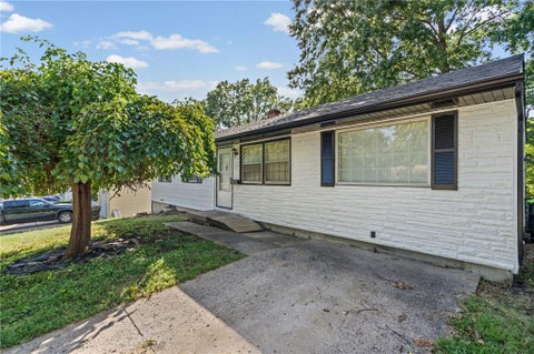 Photo of 3916 S Spring Street, Independence, MO 64055 (MLS # 2643894)
