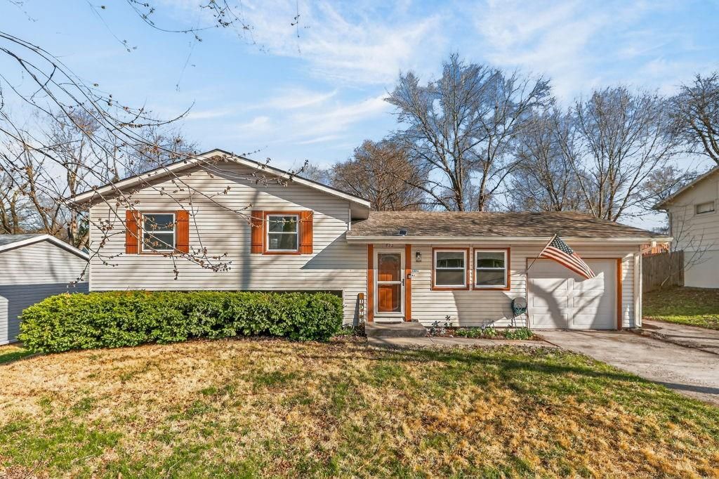 Photo of 822 Sherrill Avenue, Liberty, MO 64068 (MLS # 2603309)