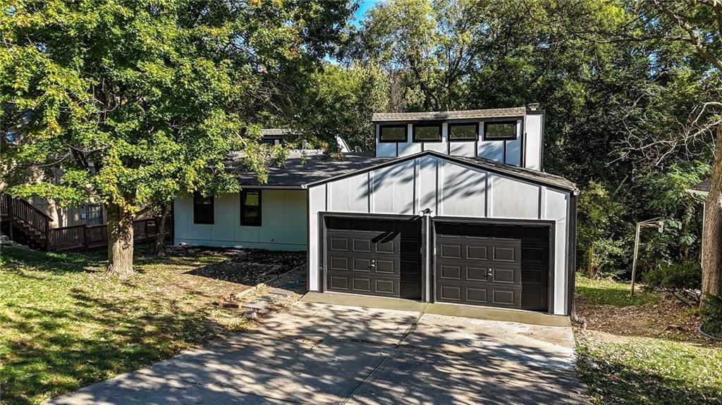 Photo of 527 Lancelot Drive, Liberty, MO 64068 (MLS # 2579567)