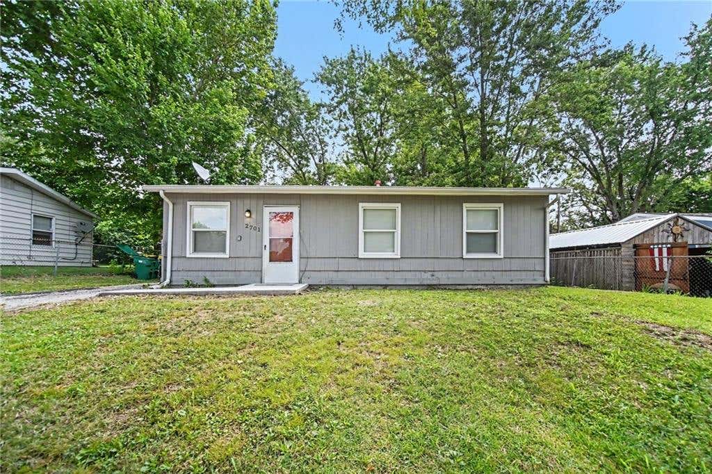 Photo of 2701 S 48TH Terrace, Kansas City, KS 66106 (MLS # 2635392)