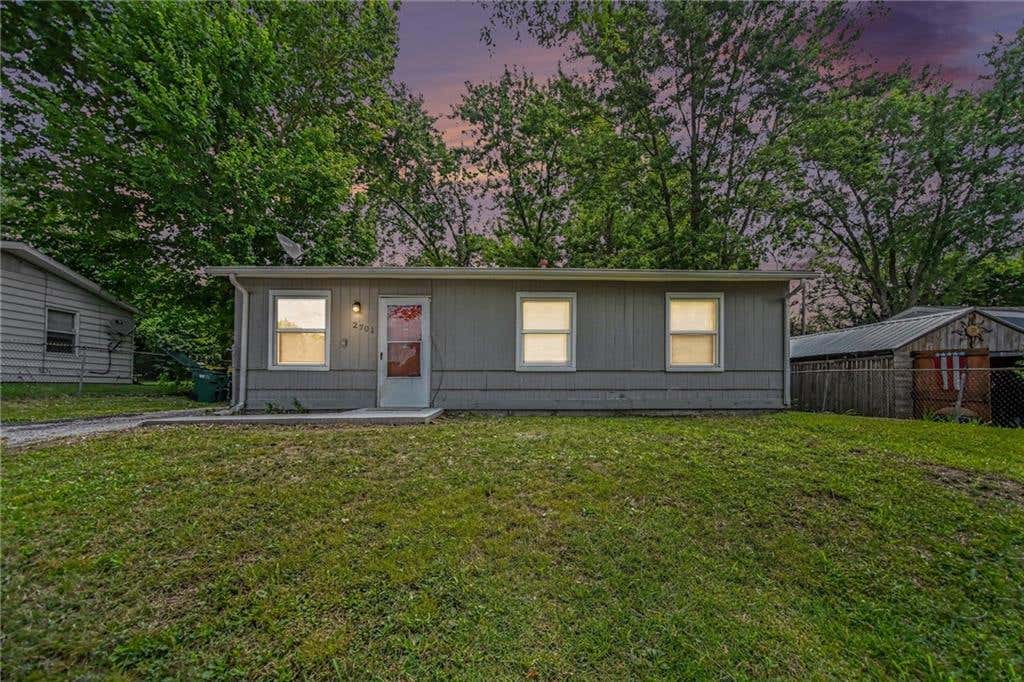 Photo of 2701 S 48TH Terrace, Kansas City, KS 66106 (MLS # 2635392)