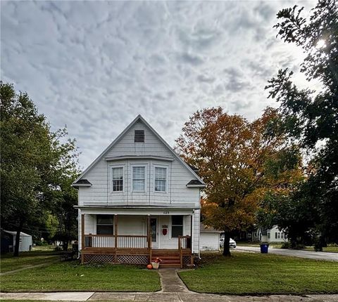 Photo of 1123 W Main Street, Chanute, KS 66720 (MLS # 2584506)