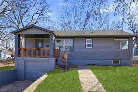 8121 Lydia Avenue Kansas City MO 64131