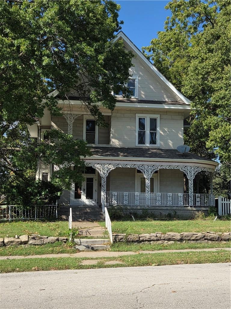 902 W Maple Avenue