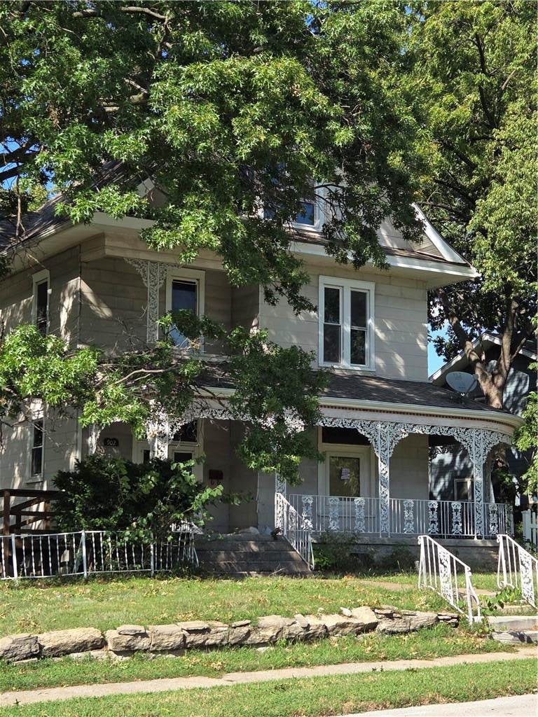 902 W Maple Avenue